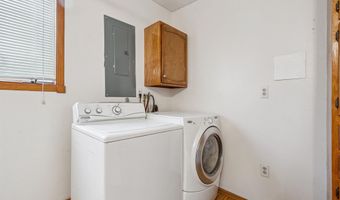 304 E Plum St, Anamosa, IA 52205