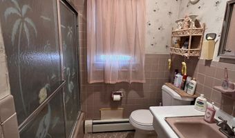 17 WEST Dr, Bayonne, NJ 07002