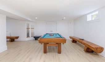 9715 SINGLETON Dr, Bethesda, MD 20817