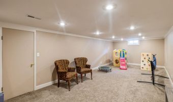 2751 Cleveland Dr, Ames, IA 50010