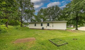 250 Sunset Dr, Ballwin, MO 63011