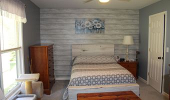 811 Thomas Dr, Angola, IN 46703