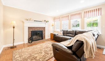 323 Oakhill Ave, Attleboro, MA 02703