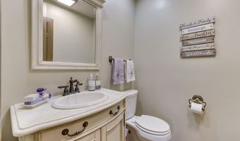 1521 Secretariat Ln, Indianapolis, IN 46217