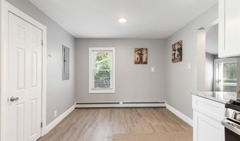 90 Huron St, Warwick, RI 02889
