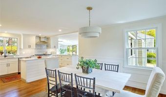18 Chantilly Dr, Barrington, RI 02806