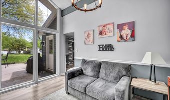 150 Greenbriar Dr, Aurora, OH 44202