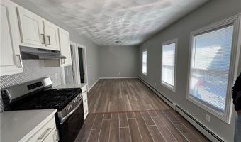 92 Spring St, Lincoln, RI 02838