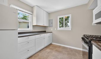 340 Hillcrest Blvd, Ballwin, MO 63021