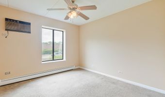 300 W FULLERTON Ave 102, Addison, IL 60101
