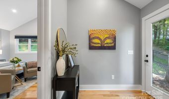11 Upland Rd, Asheville, NC 28804