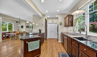 1011 Canyon Park Dr, Ashland, OR 97520