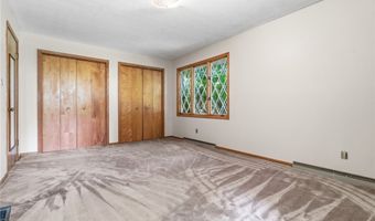 1129 Oak Tree Rd, Akron, OH 44320
