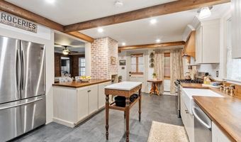 15 Chapel St, Ashburnham, MA 01430