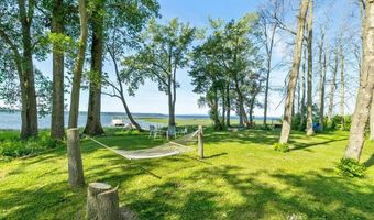 81 Mud Pt S, Alburgh, VT 05440