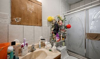 25 Manhattan Ave, Bridgeport, CT 06606