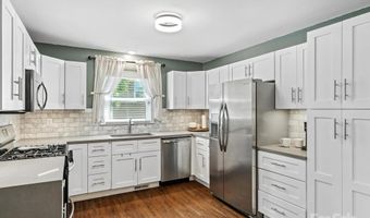3839 Woodleaf Rd, Charlotte, NC 28205