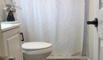 14 Cross St, Andover, NJ 07801