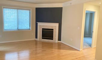 901 N MONROE St 203, Arlington, VA 22201