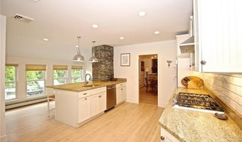 215 Coggeshall Ave, Newport, RI 02840
