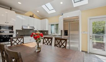 44 Netz Pl, Albertson, NY 11507