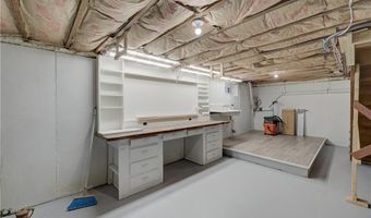 3 Tyler Point Rd, Barrington, RI 02806