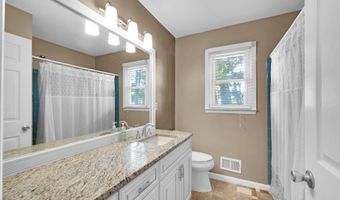 21 Birch St, Beachwood, NJ 08722