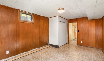2619 Meadow Glen Rd, Ames, IA 50014