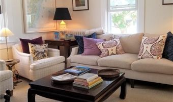19 Stockholm St, Newport, RI 02840