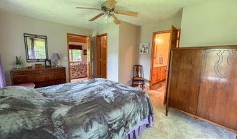 3702 Round House Rd, Aurora, MO 65605