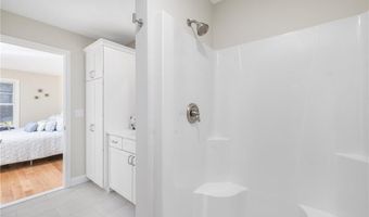 42 Overlook Ln, Glocester, RI 02814