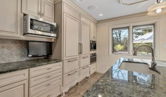 301 22nd St NW, Austin, MN 55912