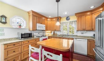 146 Bay View Ave, Bristol, RI 02809