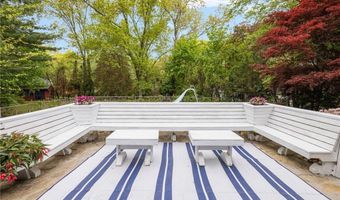 1 Gladridge Dr, East Greenwich, RI 02818