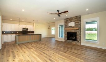 1018 Bluestem Cir, Baldwin City, KS 66006
