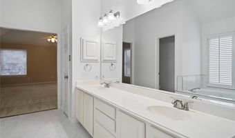 3777 Meadowcreek Cir, Addison, TX 75001
