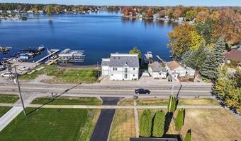 2076 S Long Lake Rd, Fenton, MI 48430