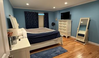 10 Juniper Pl 10, Bohemia, NY 11716