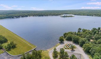 42 Ottomanelli Dr, Albrightsville, PA 18210
