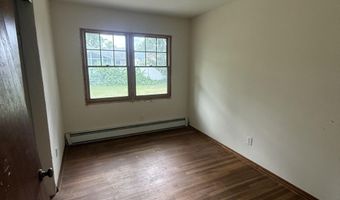 574 Hopping Rd, Belford, NJ 07718