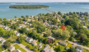 5 Phillips Rd, Falmouth, ME 04105