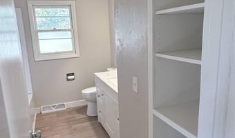 1517 NAVARINO St, Algoma, WI 54201