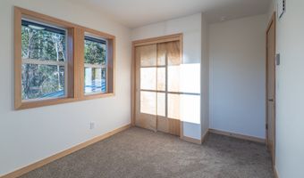 51680 Rose St, Blue River, OR 97413