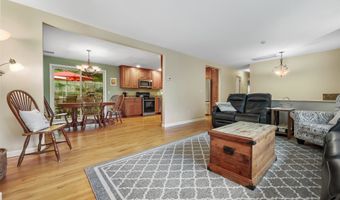 8 Brookview Ct, Bethel, CT 06801