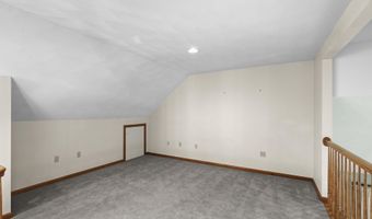 9 Maxwell Dr, Brookline, NH 03033