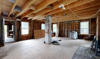 529 Riverside Dr, Auburn, ME 04210