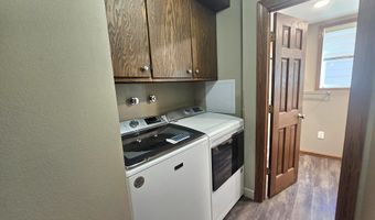 1507 Squire Ln, Aberdeen, SD 57401