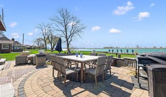 8115 Colony Dr, Algonac, MI 48001