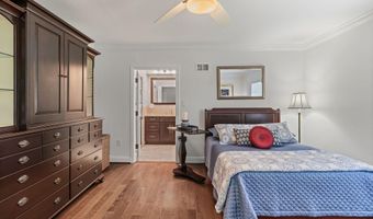 2317 S QUEEN St, Arlington, VA 22202