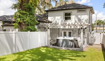 808 EDGEWATER Dr, Orlando, FL 32804